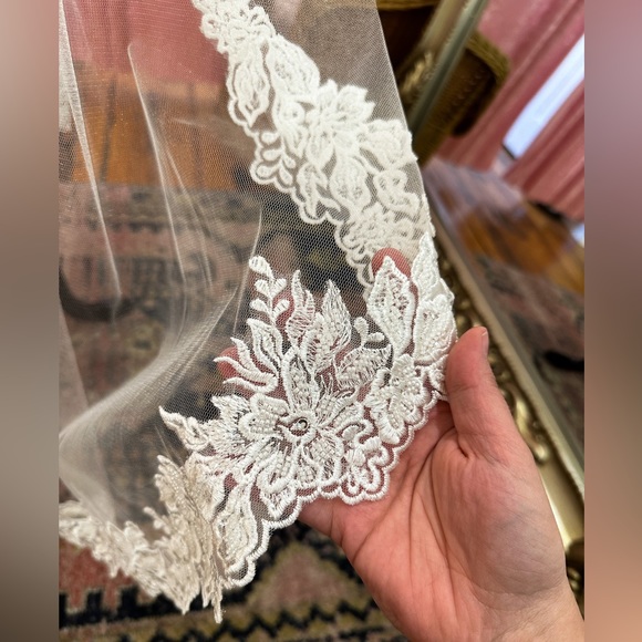 Lace Veil, 60” veil, bridal veil, ivory veil, floral lace beaded veil, brand new - Picture 5 of 6
